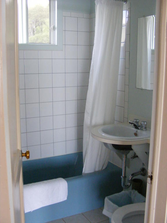 Hotel Motel Bon Accueil Rivière-la-Madeleine Oda fotoğraf