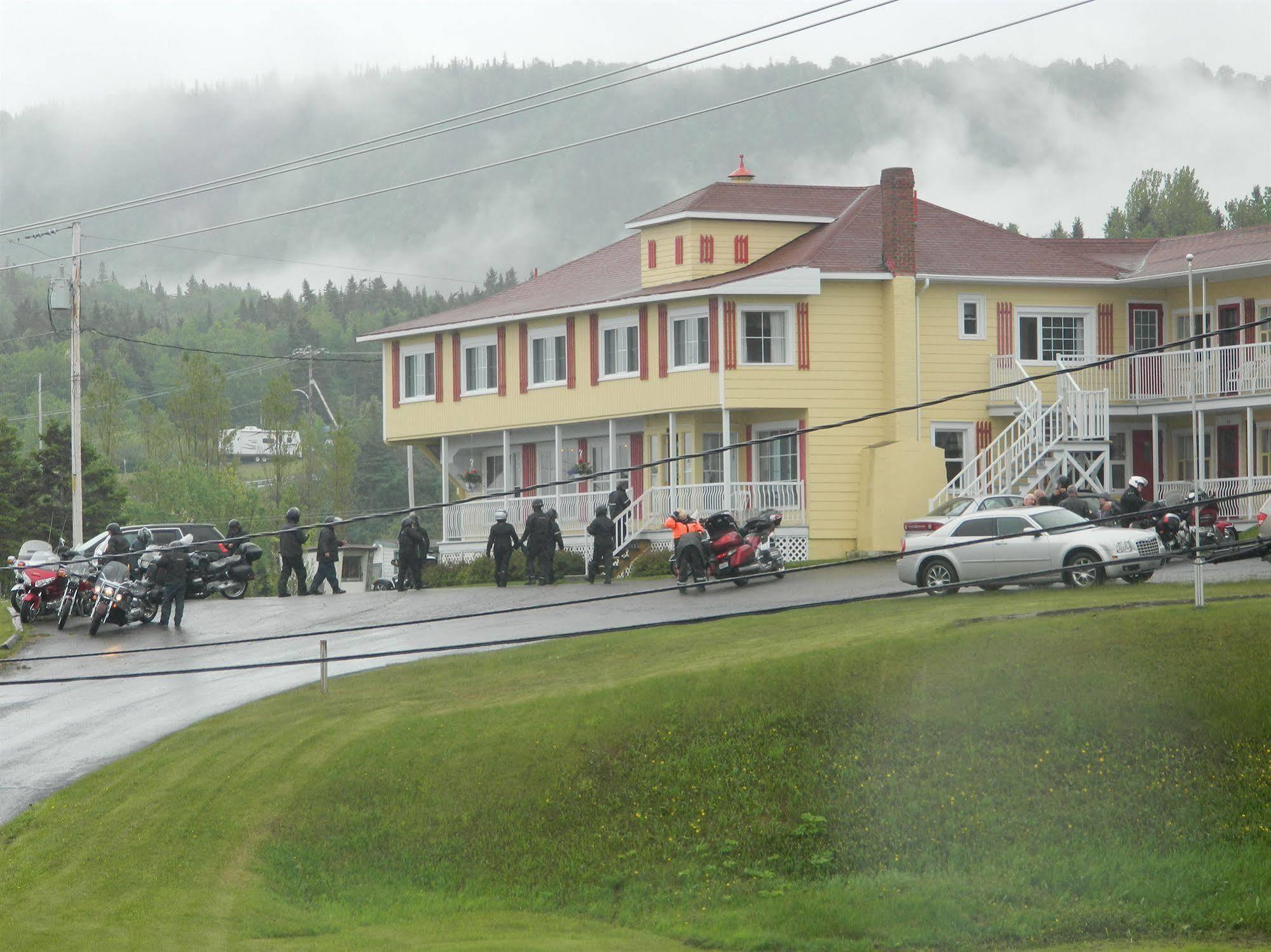 Hotel Motel Bon Accueil Rivière-la-Madeleine Dış mekan fotoğraf